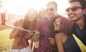 Mit bedruckten Selfie Sticks als Werbemittel bleibt Ihre Werbung im Kopf: großer, mehrfarbiger Logo-Druck & individuelle Produkt-Farbe